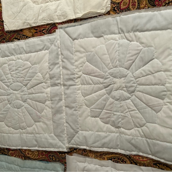 New unfinished print pattern hand Quilted blocks, 17”x17” - Picture 7 of 8